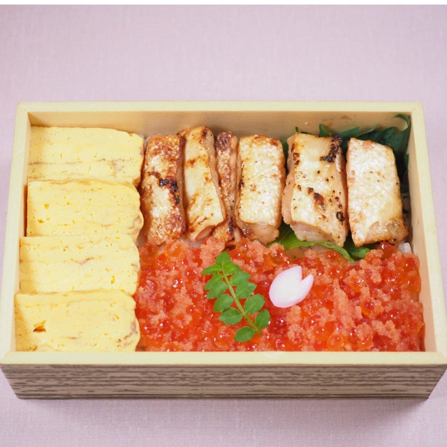 炙りサーモンハラスといくら明太子弁当
