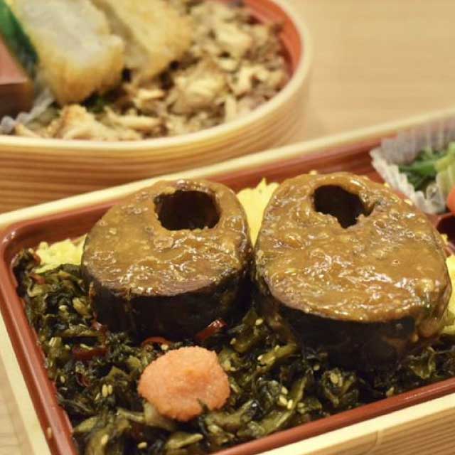 炙りサーモンハラスといくら明太子弁当