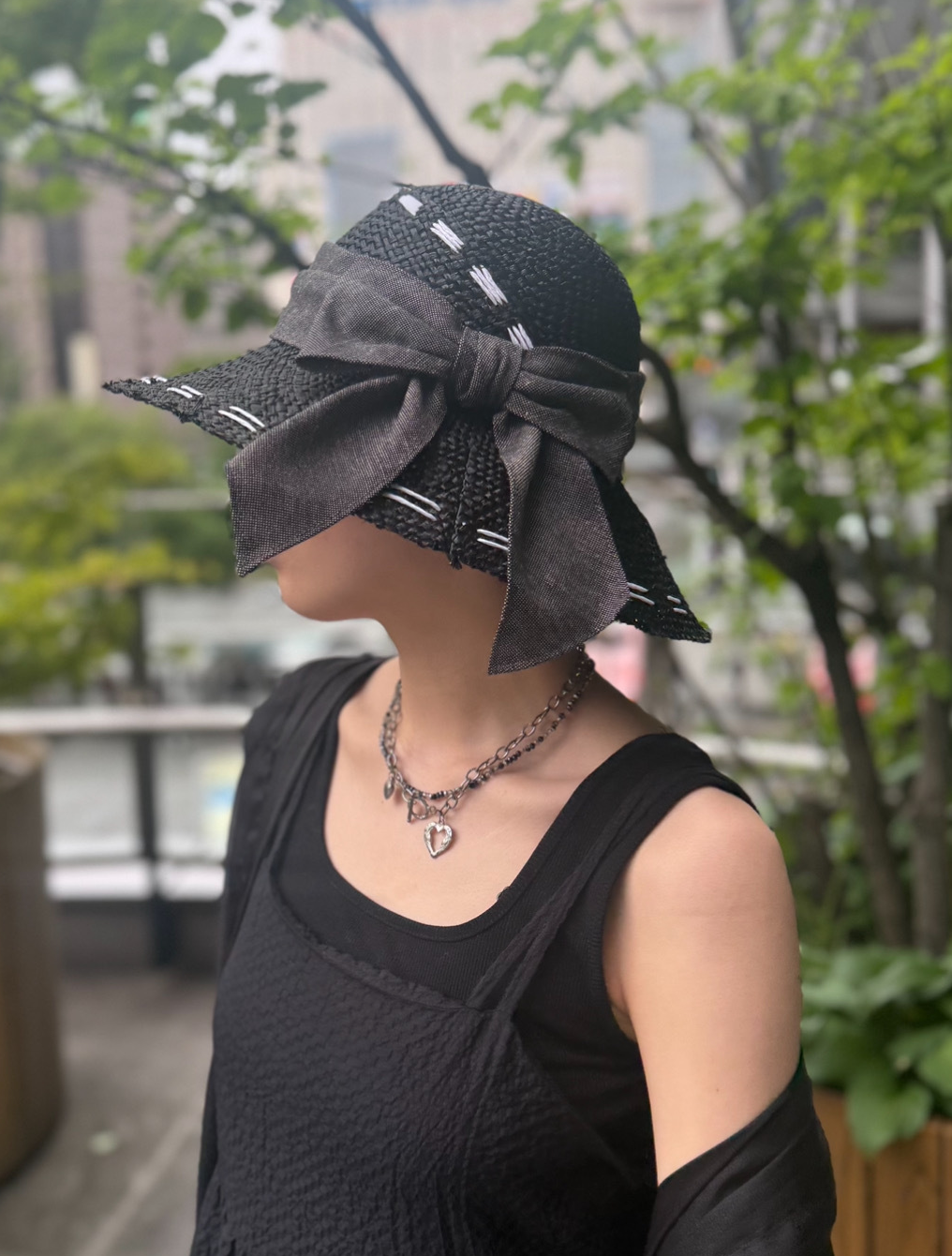 ラフィアが春夏シーズンにピッタリ🍉💙ステッチが特徴的なつば広ハット