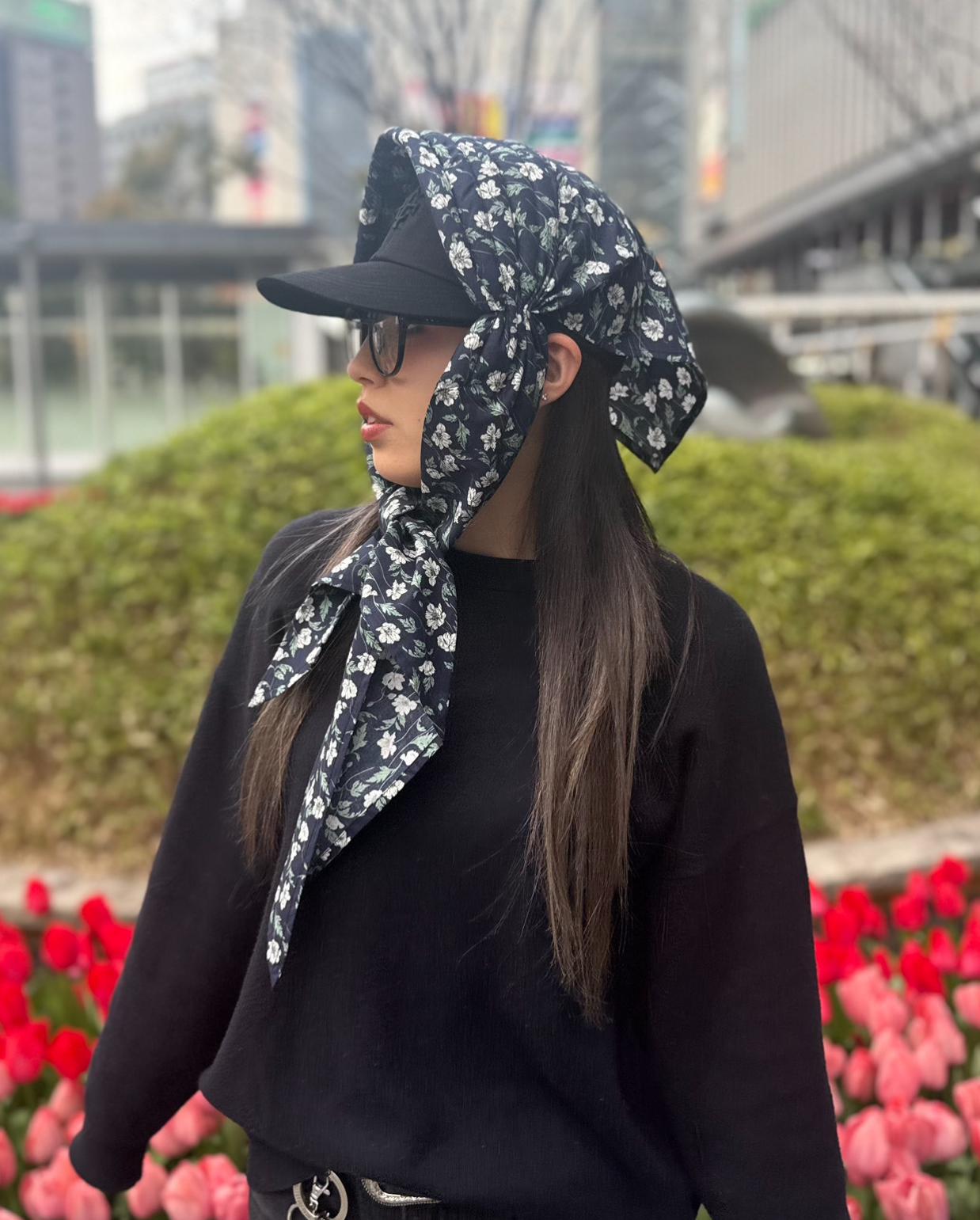細やかなお花柄が目を引く🌸🍃アレンジ力抜群のスカーフ】 │カシラ
