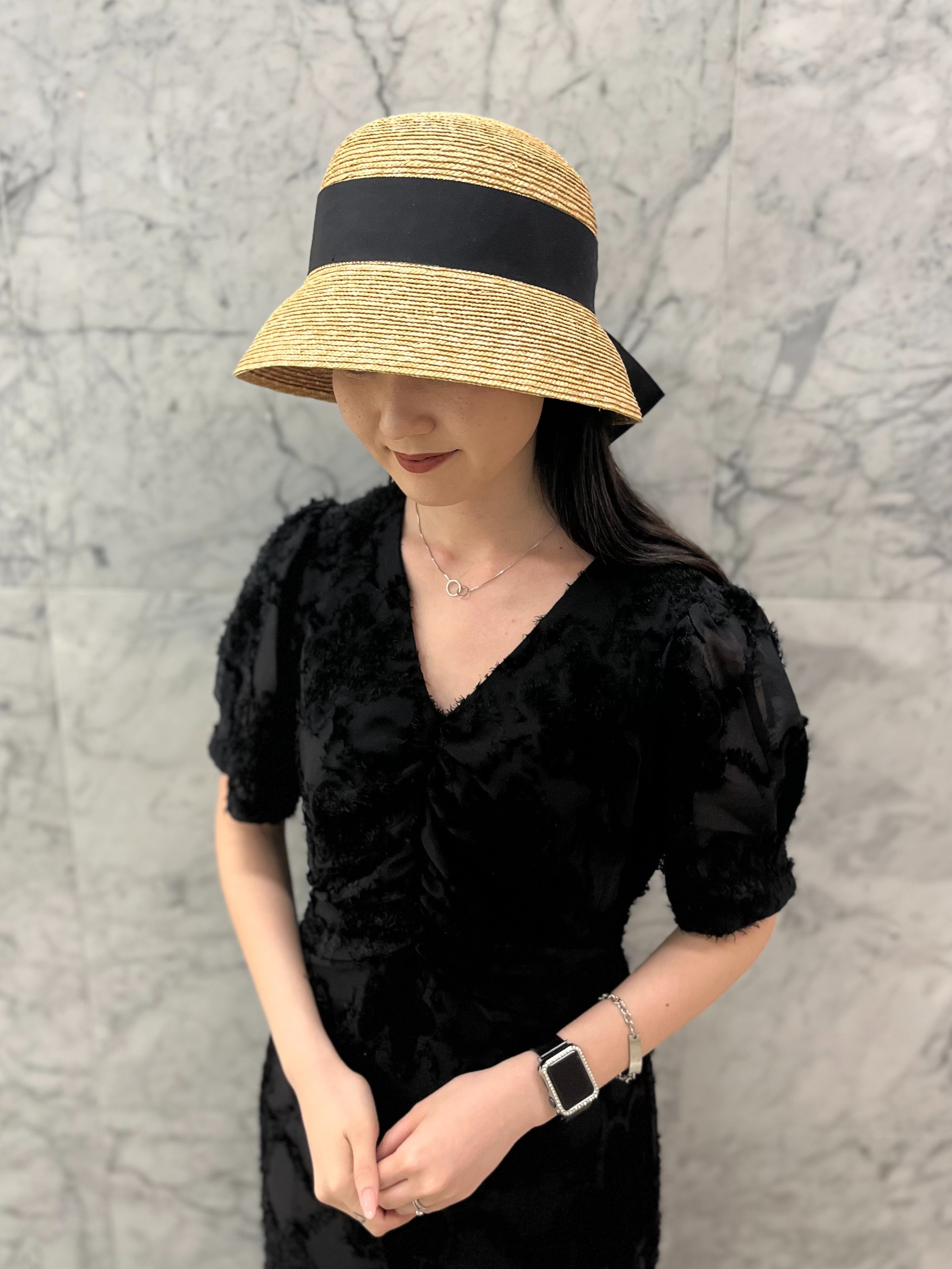 シンプルながらもバックリボンがアクセント🎀カサブランカ】 │カシラ