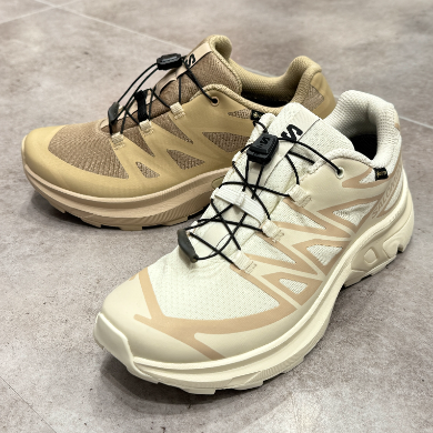 アーモンド 相棒は〈バブアー〉のレインブーツ。晴れやかな気持ちで過ごす雨