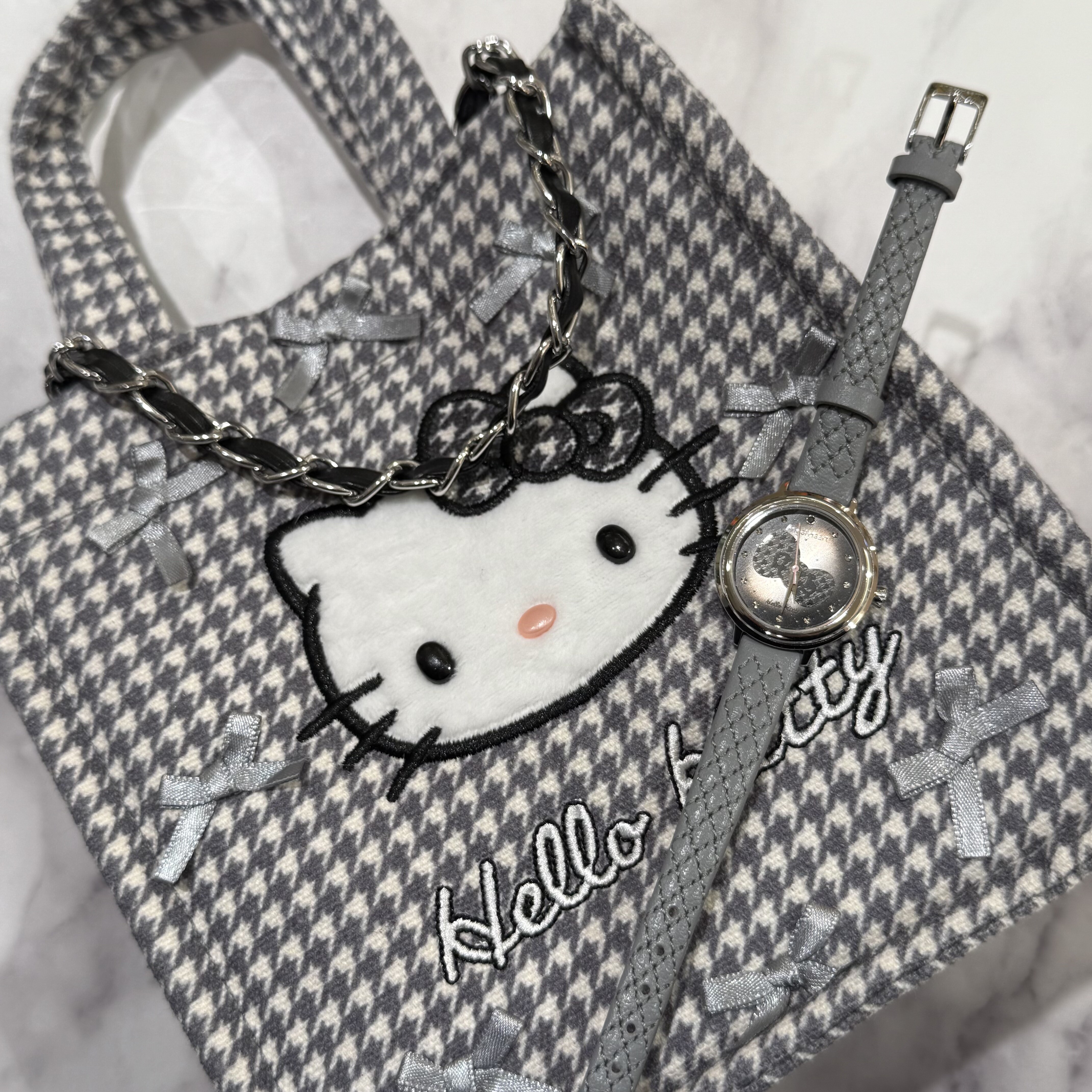 限定品　アセチノ　ハローキティコラボ grove（グローブ） 「ハローキティ」50周年アニバーサリーコラボ