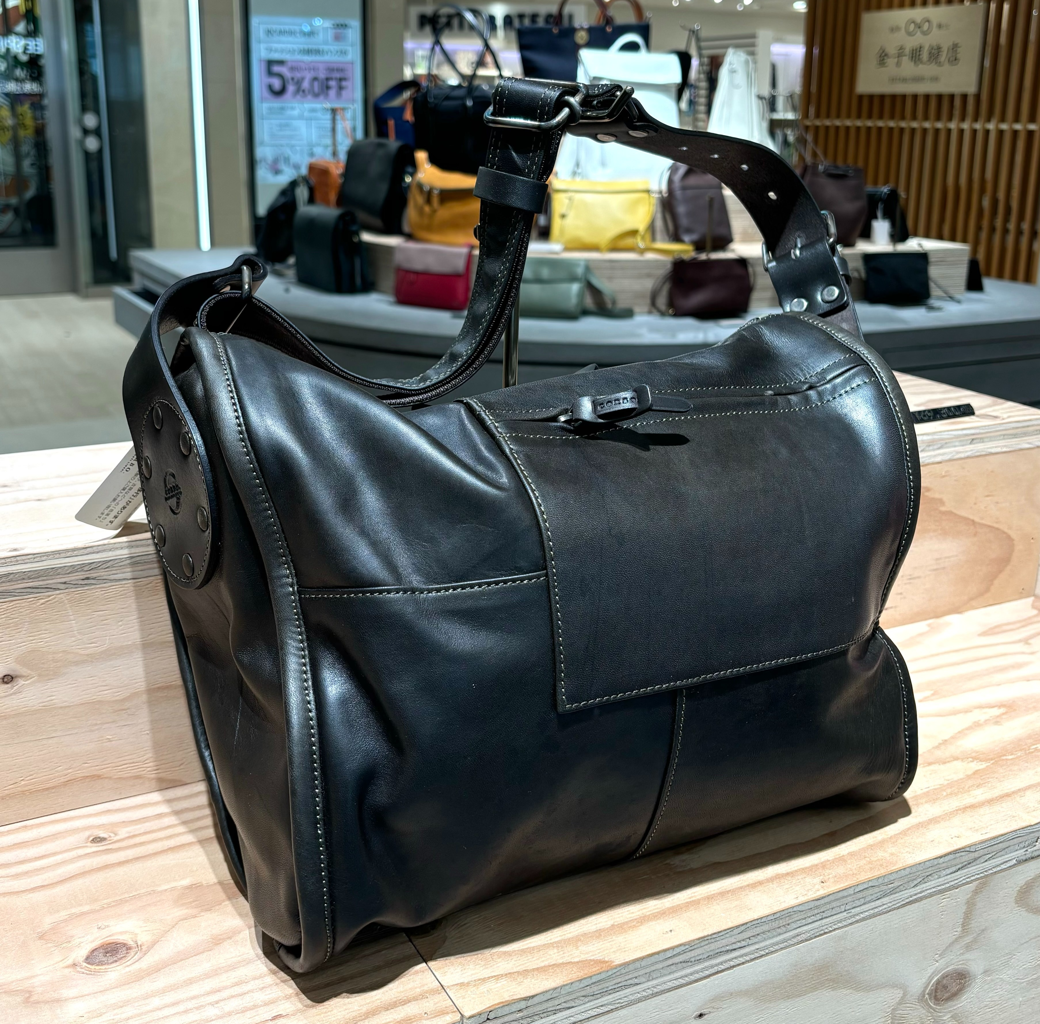 knmen143-0840 CORBO equines メッセンジャーバック 48856579.png