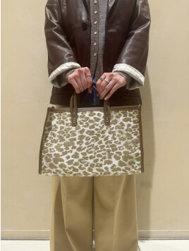 A VACATION BREAD M LEO バッグ