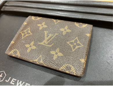 ルイ・ヴィトンモノグラムカードケースお買取しました！
