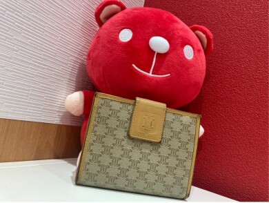 CELINE マカダム二つ折り財布をお買取り致しました！