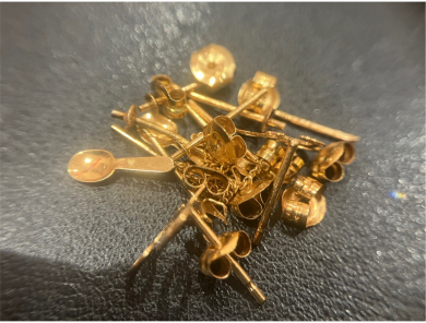 K18ピアスキャッチ・ポストをおまとめで高価買取いたしました‼