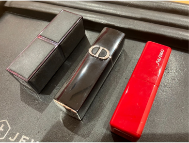 「ブランドコスメの使用済みもお買取りしています！」