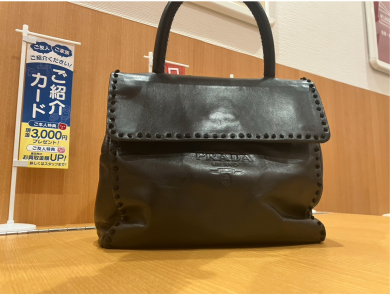 プラダレザーハンドバッグをお買取り致しました！