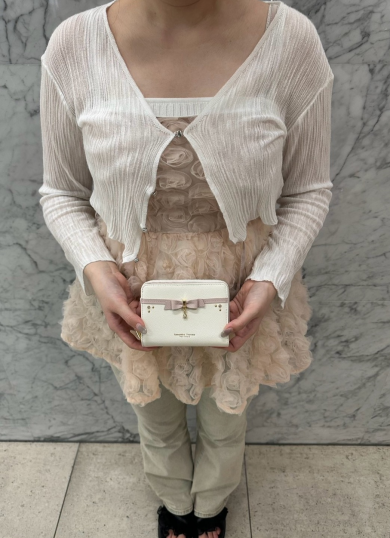 【新作🩷】リボンモチーフがポイントの折財布🎀