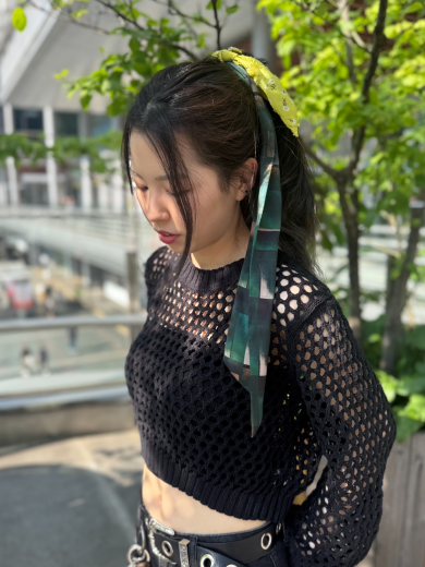 【結んだり、垂らしたりアレンジを楽しめる😊🎀スカーフを飾ったシュシュ】