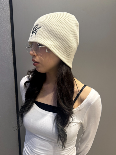 【秋冬シーズンにピッタリ🍁✨ロゴ刺繍入りのシングルニット】