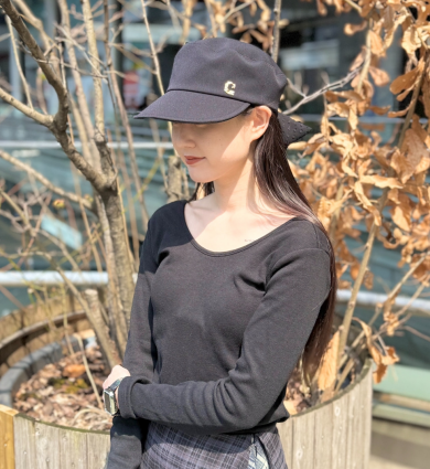 【キレイめコーディネートのアクセントに🎀✨リボンを飾ったキャスケット】