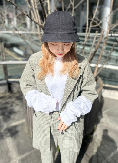 【丸い形のクラウンでフィット感は問題なし☜バケットハット】