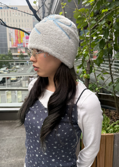 【甘過ぎないデザインは幅広いスタイルにマッチ🎀💙コード刺繍を飾ったシングルニット】