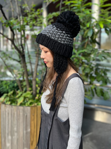 【大きめのポンポン付きで小顔効果にも◎ニット帽】