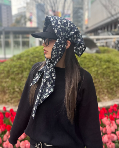 【細やかなお花柄が目を引く🌸🍃アレンジ力抜群のスカーフ】