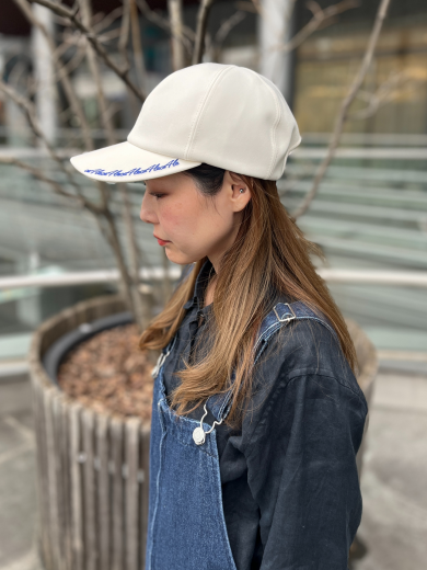【ブリム先のCA4LAロゴがチャームポイント💡キャップ】
