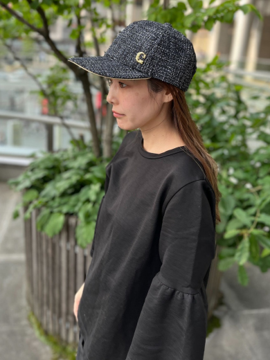 【つば先のゴールドのパイピングがアクセント⁑大人気Cパーツ付きキャップ⛅】