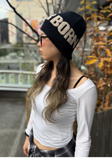 【大きめロゴが特徴なストリートコーデにもってこい👉ニット帽】