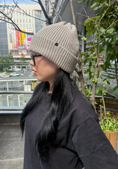【長時間の着用もストレスフリー👍💕シンプルデザインの折り返しニット】