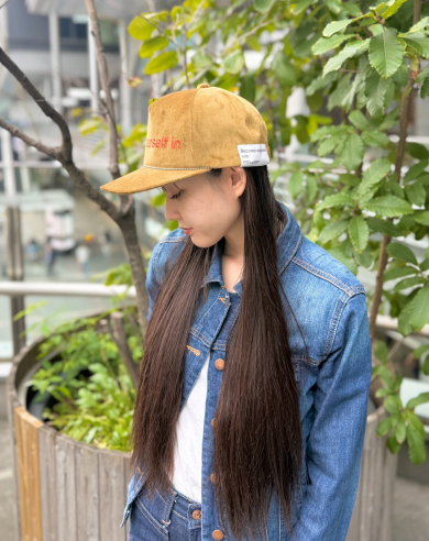 【カジュアルさとモードさのバランスが絶妙💎✨ボールチェーンを飾ったトラッカー風キャップ】