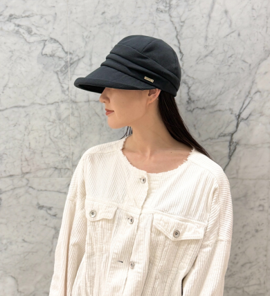 【長めのつばはお顔周りをしっかり覆ってくれる👍💕ドレープ入りキャスケット】