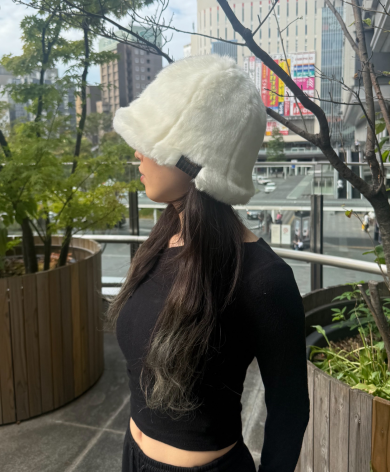 【ブリム先のワイヤーでシルエットの微調整が可能👍💕フェイクファーのチューリップハット】
