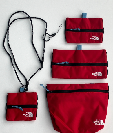 ザ・ノースフェイスの小型収納ポーチ🎈