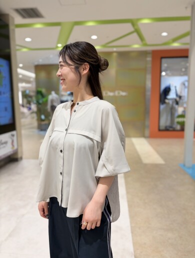 【trois】秋口にもぴったりなブラウスが登場✨