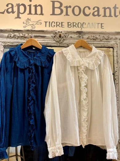 フリルブラウスのご紹介