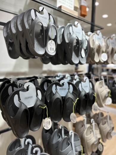 OOFOS 入荷！！