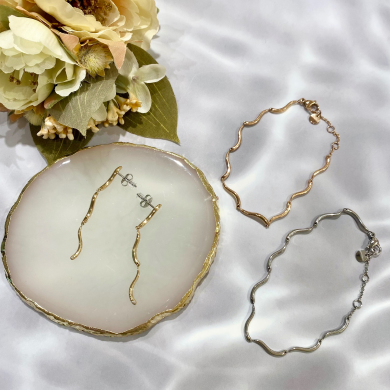 【SKAGEN】くねくねデザインが可愛いアクセサリー！