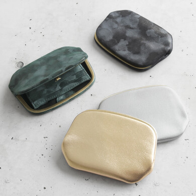 シンプル＆スリムな新型レザーウォレット