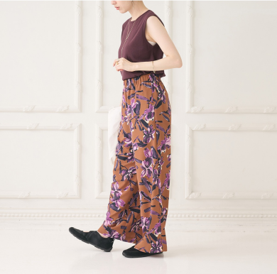 👗【新商品】着るだけでパッと華やぐ。多色花プリントイージーパンツ👗