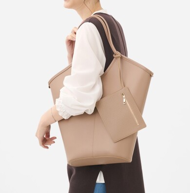 ✨スッキリ見えて、しっかり入る。A4サイズ対応の軽量トート✨