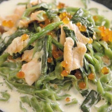 彩鮮やかなクリームソースパスタ