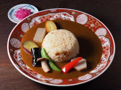 料理人が手間暇かけて作った 稚加榮茶寮の「渡り蟹カレー弁当」絶賛販売中