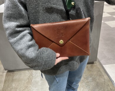 【BrownBrown】レタークラッチバッグのご紹介！