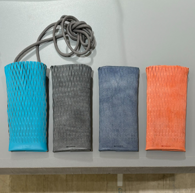 【ファブリック】 のびてフィットするポーチ MESH スマホケース FABRIK