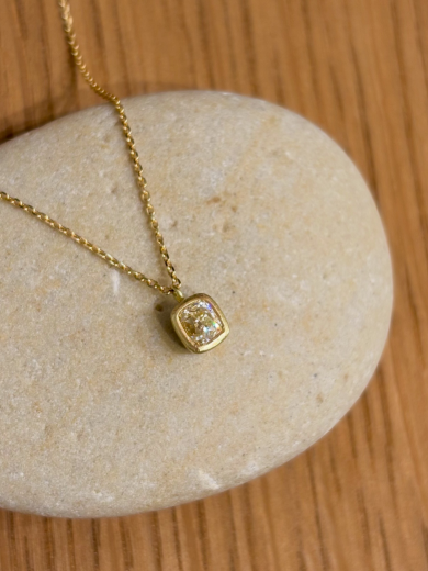 ANNIVERSARY NECKLACE