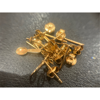 K18ピアスキャッチ・ポストをおまとめで高価買取いたしました‼