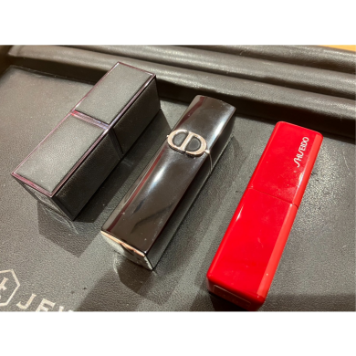 「ブランドコスメの使用済みもお買取りしています！」