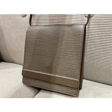 ルイヴィトン エピ ビアリッツ ショルダーバッグを高価買取いたしました✨ ジュエルカフェ アミュプラザ博多店です！