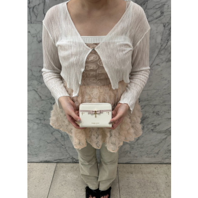 【新作🩷】リボンモチーフがポイントの折財布🎀