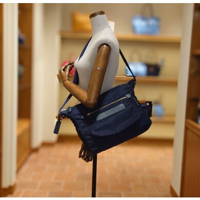 人気のSHOULDER BAGをpickupしました。
