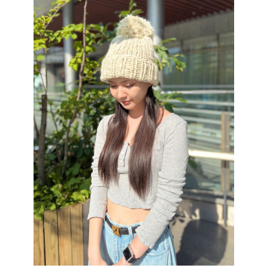 【大きめポンポンでみんなの目をくぎ付けに👀ニット帽】