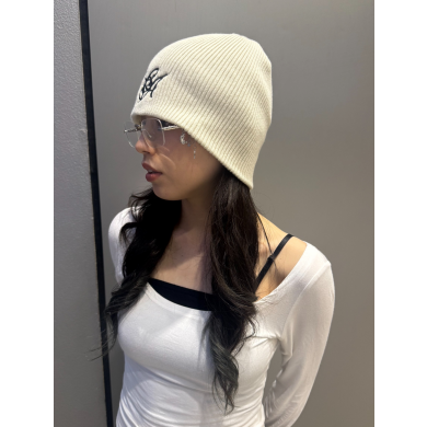 【秋冬シーズンにピッタリ🍁✨ロゴ刺繍入りのシングルニット】
