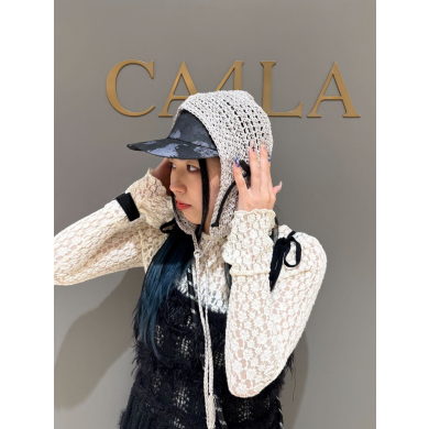 【キャップと合わせてこなれ感を演出🧢キラキララメ糸のフード】